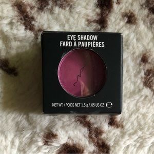 DISCONTINUED MAC Eye Shadow // Romping